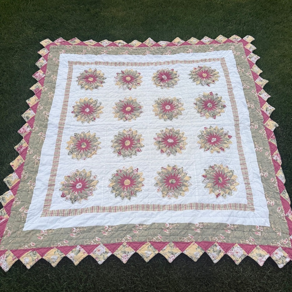 nice Vintage Dresden Plate Patchwork Quilt Floral Scalloped Edge Sage Rose 78x78